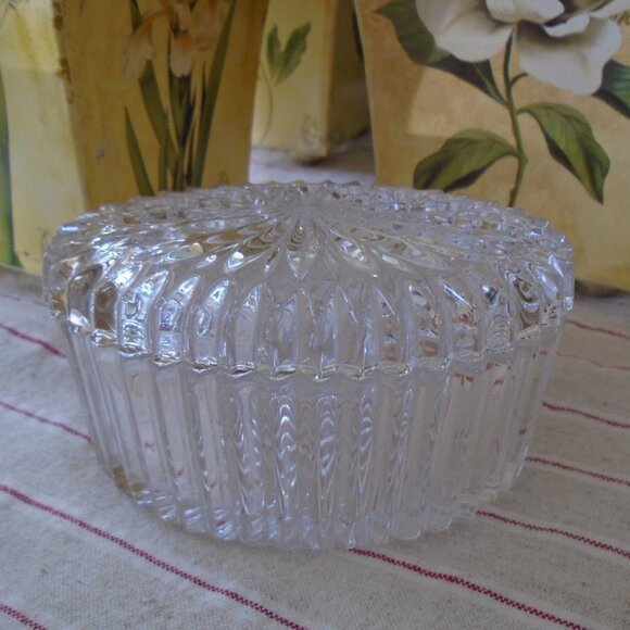 Lead Crystal Glass Trinket Box Oval Shape Starburst Design 4.5" x 2.25"  3574 - Picture 6 of 6